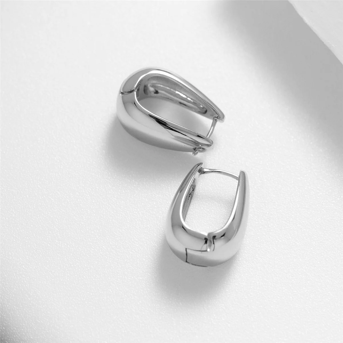 Salma 18k White Gold Plated 15mm Chunky U-Shaped Hoop Earrings - Image 11