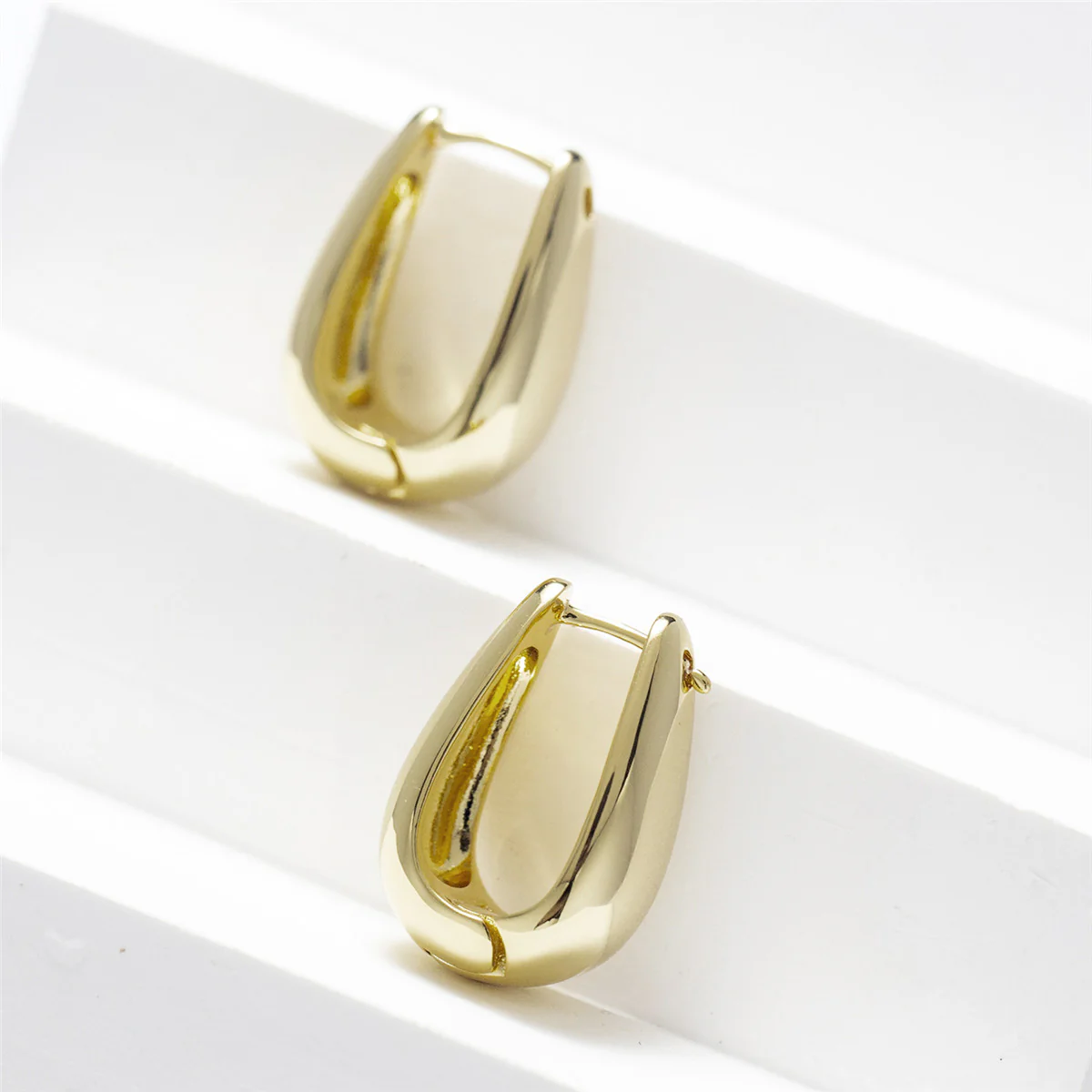 Salma 18k White Gold Plated 15mm Chunky U-Shaped Hoop Earrings - Image 16